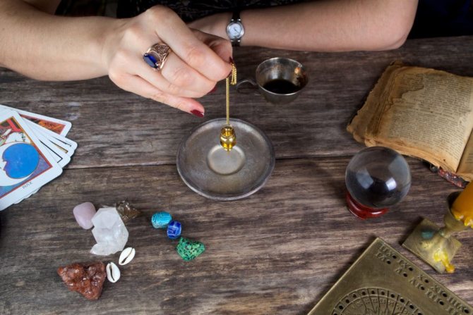 Как гадать на кольце с ниткой на детей