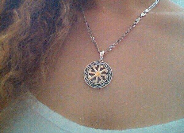 Оберег на шее